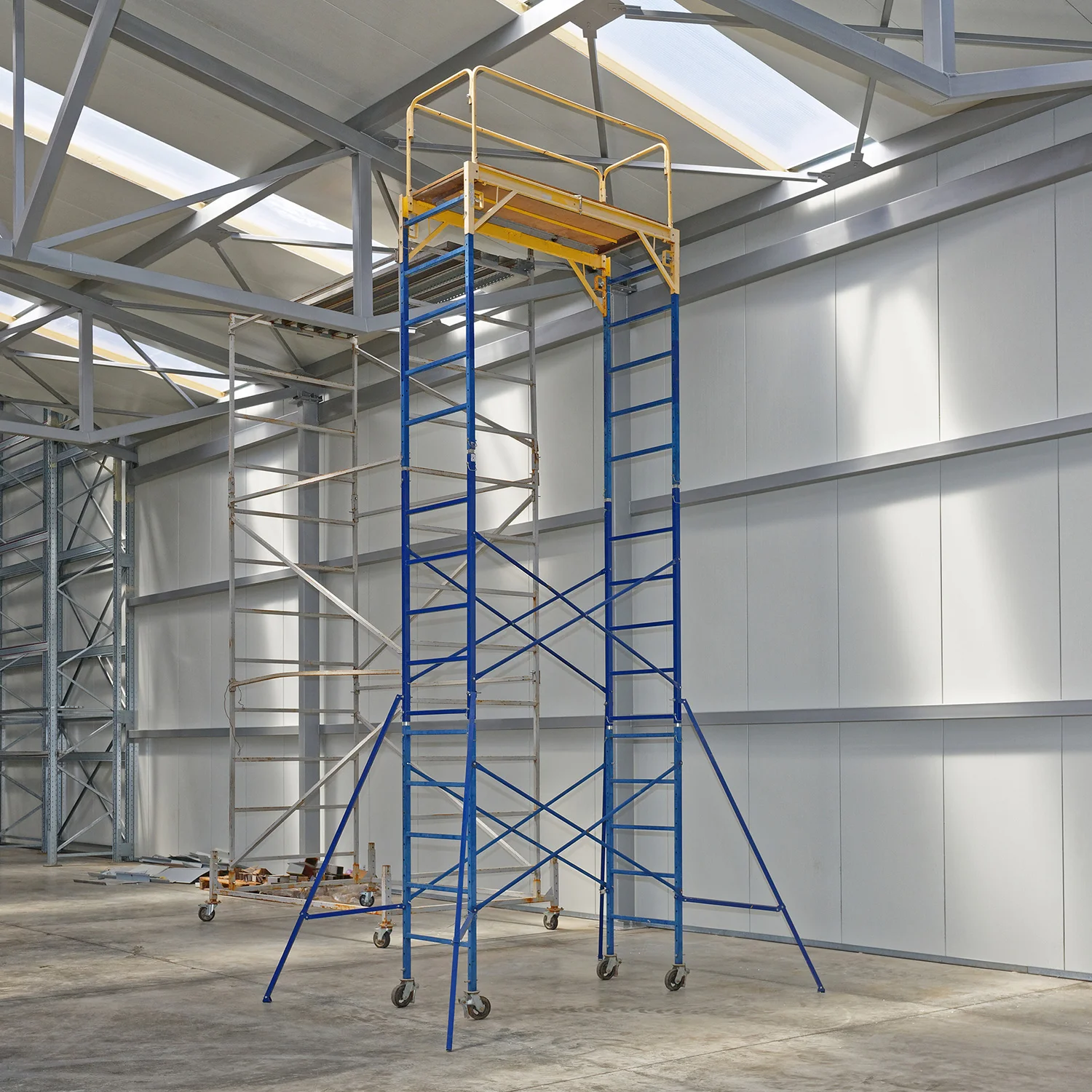 Gerüstmontage im Innenbereich in Bern – Foto: KUGE Bau AG