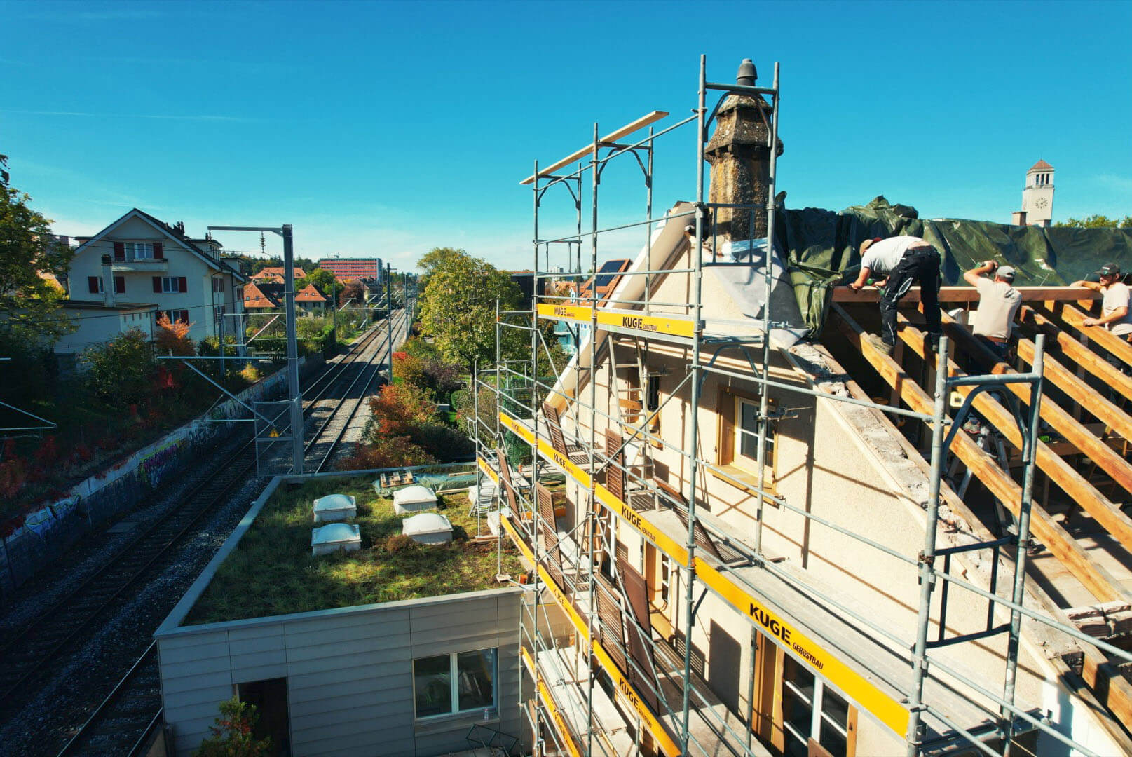Gerüst auf öffentlichem Grund an einer Strasse in Bern – Foto: KUGE Bau AG
