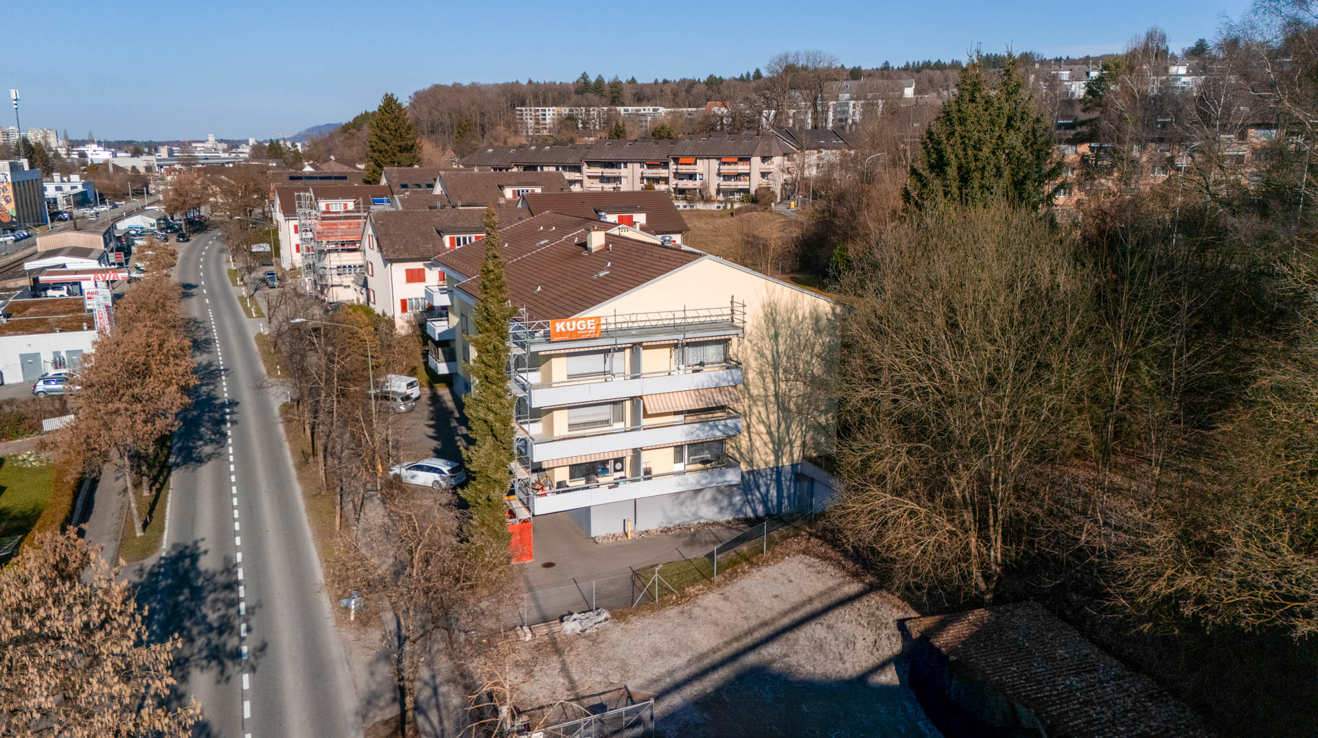 Express-Gerüstmontage an einem Gebäude in Bern – Foto: KUGE Bau AG