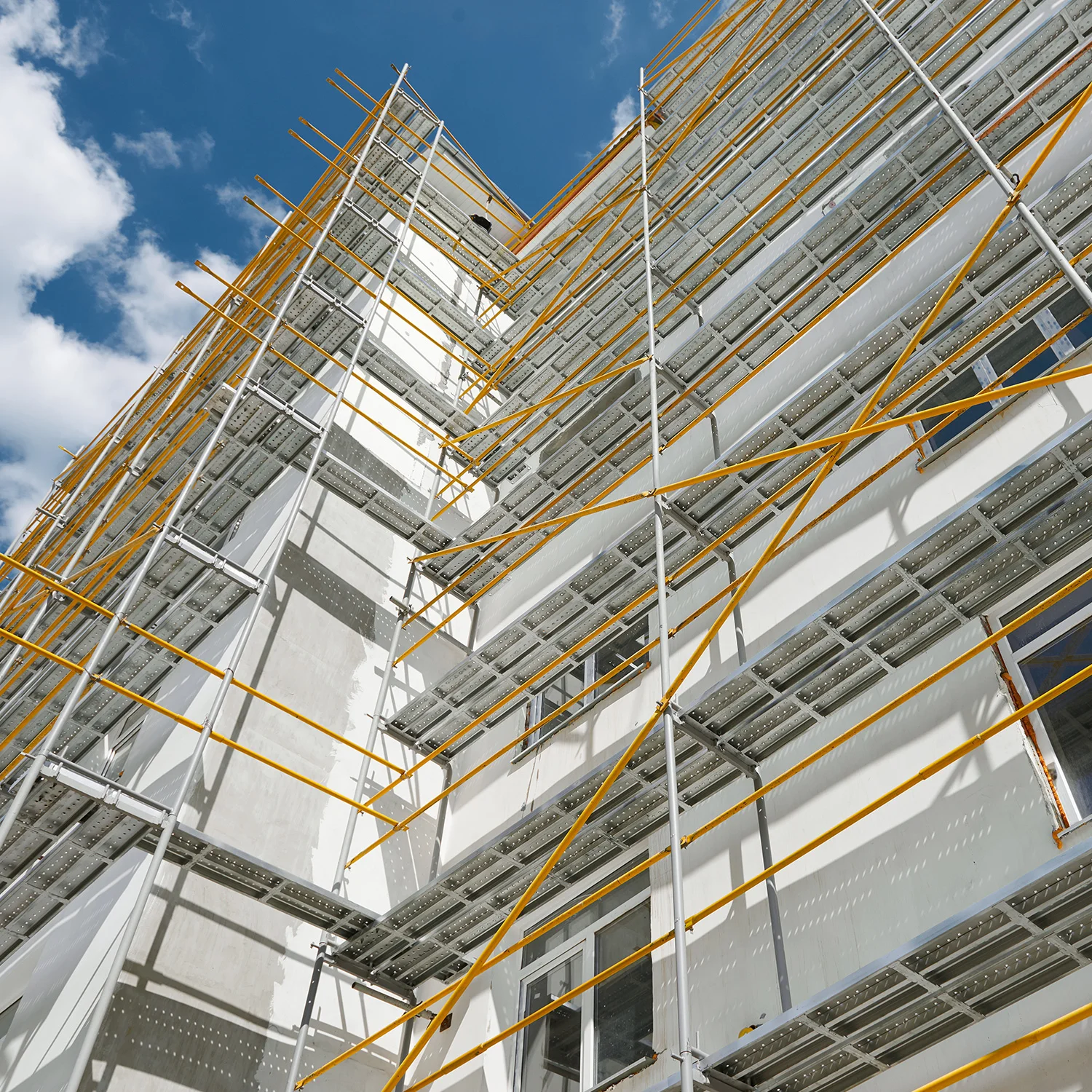 Spezialgerüst-Montage für Industrieprojekt in Bern – Foto: KUGE Bau AG