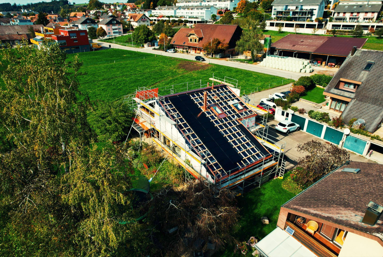 Solargerüst an einem Einfamilienhaus in Bern – Foto: KUGE Bau AG